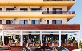 La Vida Loca Apartment Summerland